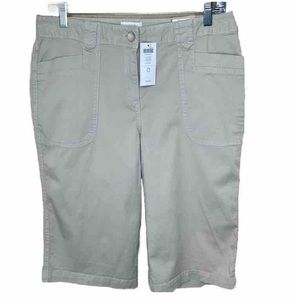 CHICO’S BERMUDA ULTIMATE FIT CARLEY SHORTS IN KHAKI PUTTY COLOR STRETCH